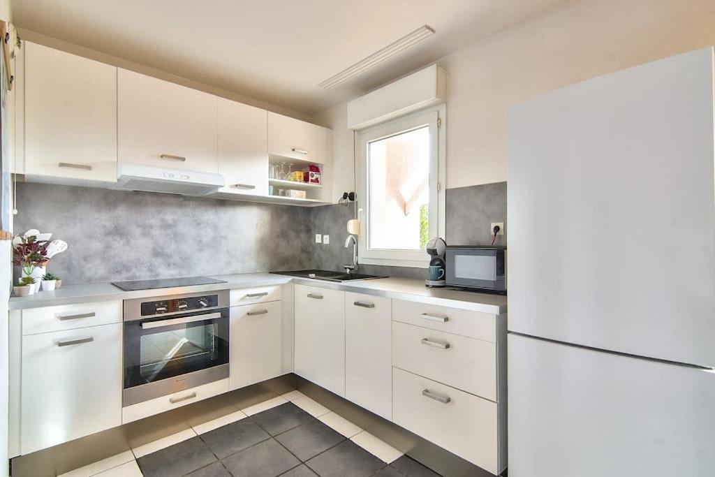 T2 Calme Et Lumineux A Proche Airbus Apartment *
