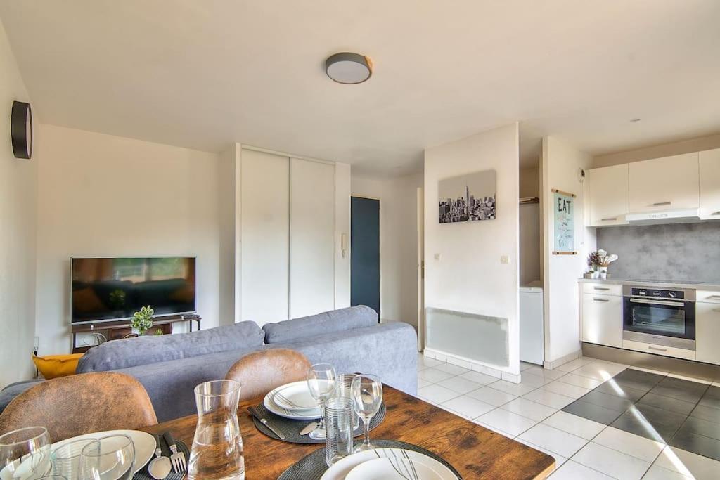 T2 Calme Et Lumineux A Proche Airbus Apartment